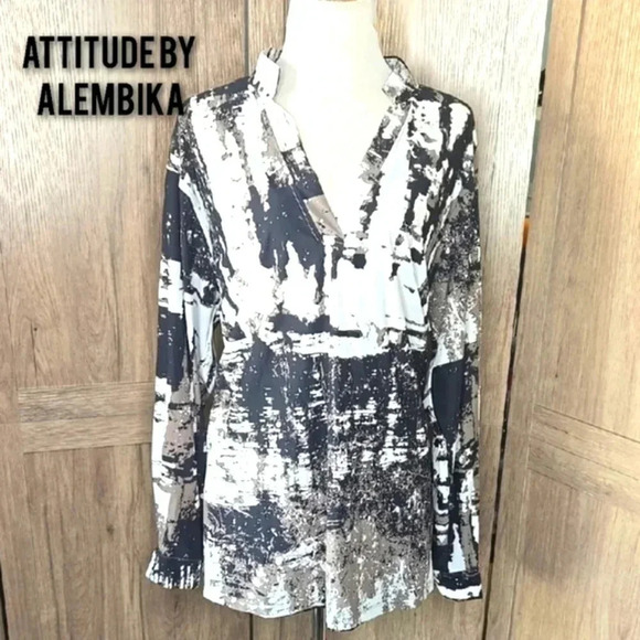 Black and White Abstract Blouse - Picture 1 of 11